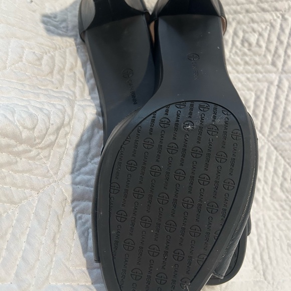 Giani Bernini Memory Foam Peep Toe T Strap Pumps Black Size 11 - Picture 7 of 12